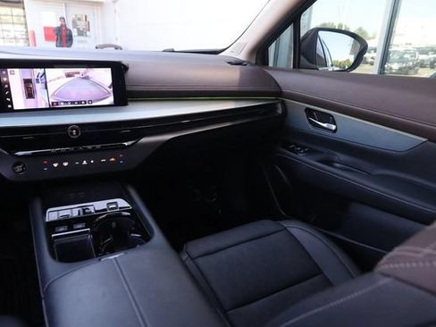 Certified 2025 Nissan Murano Platinum w/ Cargo Package AWD/4WD image 28