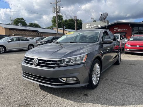 Used 2016 Volkswagen Passat 1.8T SE FWD image 1