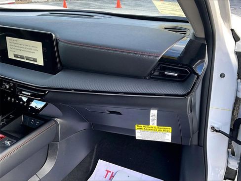 Used 2025 Nissan Kicks SR image 13