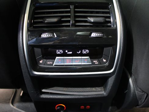 Used 2022 BMW X7 xDrive40i w/ Premium Package AWD/4WD image 29