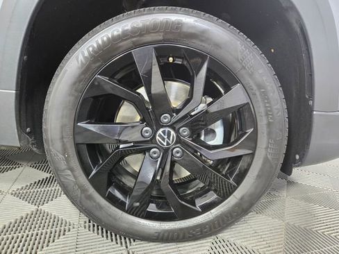 Used 2022 Volkswagen Taos SE w/ Panoramic Sunroof Package image 12