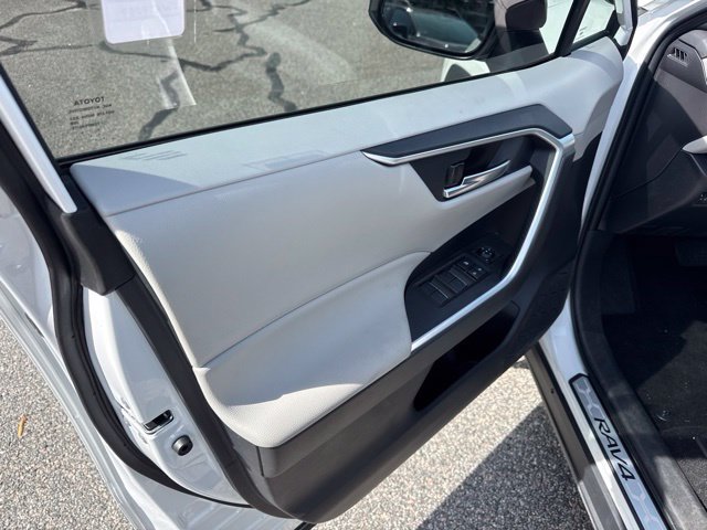 Used 2025 Toyota RAV4 XLE w/ Convenience Package AWD/4WD image 12