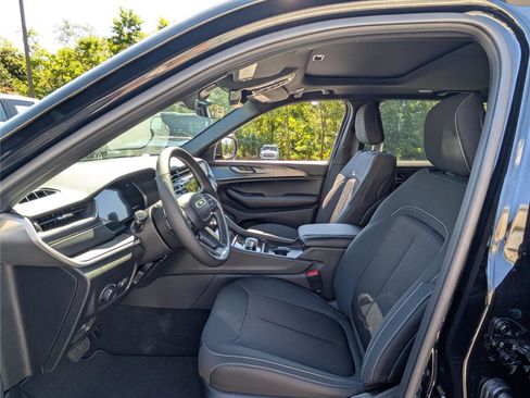 New 2025 Jeep Grand Cherokee Laredo X w/ Luxury Tech Group I image 10