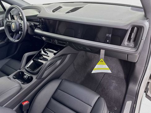New 2026 Porsche Cayenne S image 30