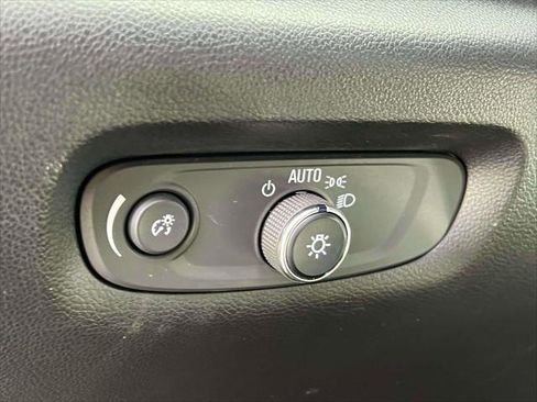 Used 2023 Chevrolet Traverse LT image 18