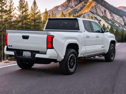 Used 2025 Toyota Tacoma SR5 AWD/4WD image 7