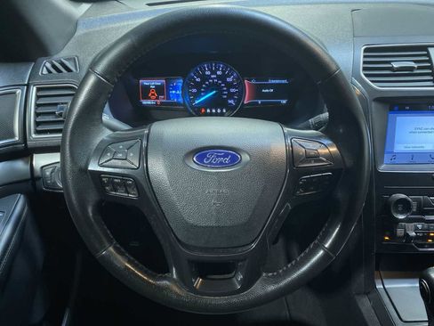 Used 2019 Ford Explorer XLT w/ Equipment Group 201A AWD/4WD image 15