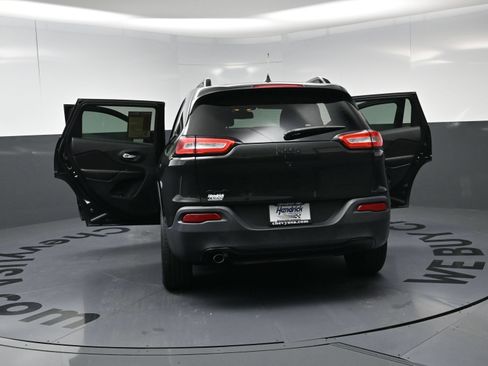 Used 2016 Jeep Cherokee Sport w/ Cold Weather Group AWD/4WD image 27