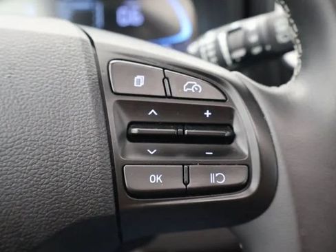 Used 2025 Hyundai Venue SEL FWD image 24