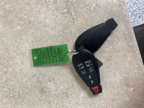 Used 2016 Chrysler Town & Country Touring image 26