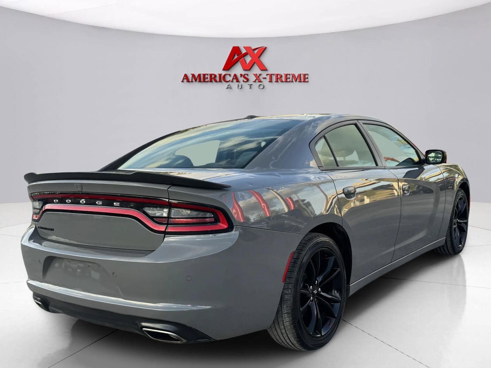Used 2018 Dodge Charger SXT w/ Blacktop Package RWD image 6