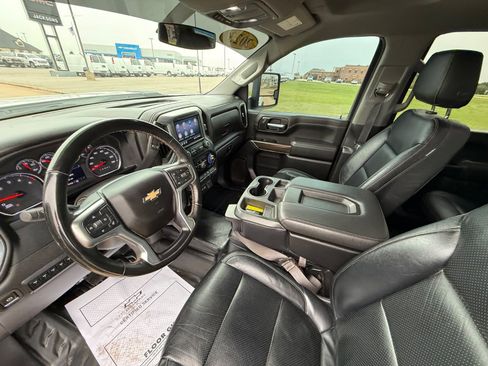 Used 2023 Chevrolet Silverado 3500 LT w/ Convenience Package image 11