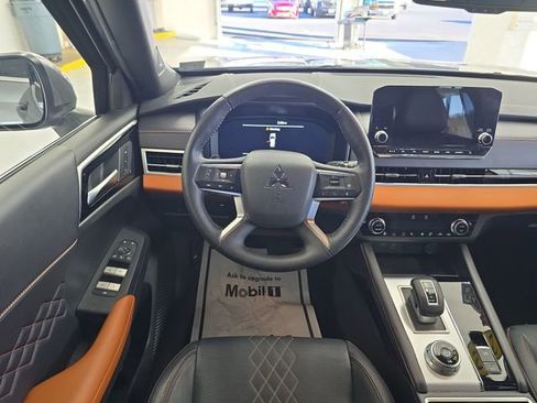 Used 2024 Mitsubishi Outlander SEL image 12