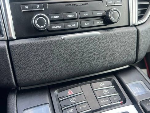 Used 2018 Porsche Macan AWD/4WD image 25