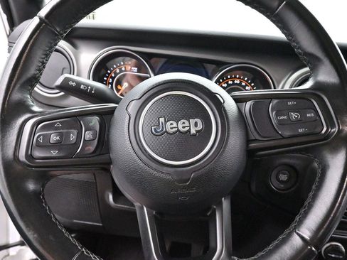 Used 2022 Jeep Gladiator Sport AWD/4WD image 14