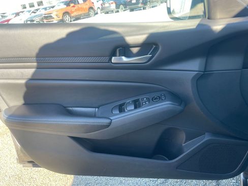 Used 2025 Nissan Altima 2.5 SV FWD image 18