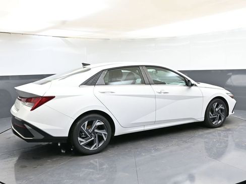 Certified 2025 Hyundai Elantra SEL image 6