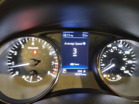 Used 2018 Nissan Rogue SV w/ Premium Package image 23