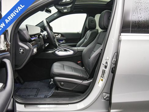 Used 2025 Mercedes-Benz GLS 450 4MATIC image 18