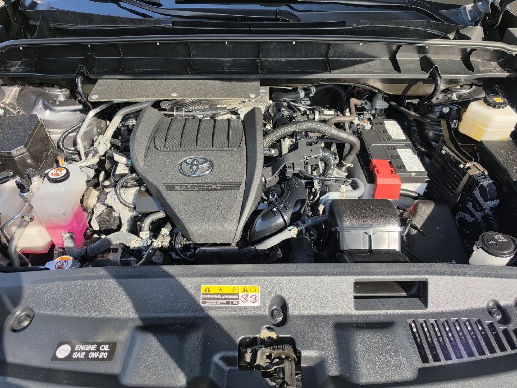 Used 2025 Toyota Highlander LE FWD image 31