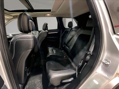 Used 2012 Jeep Grand Cherokee SRT8 w/ Luxury Group II image 26