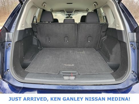 Used 2025 Nissan Rogue SV image 17