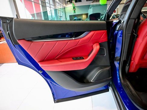 Used 2020 Maserati Levante image 21