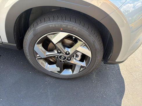 Used 2026 Hyundai Venue SEL FWD image 9