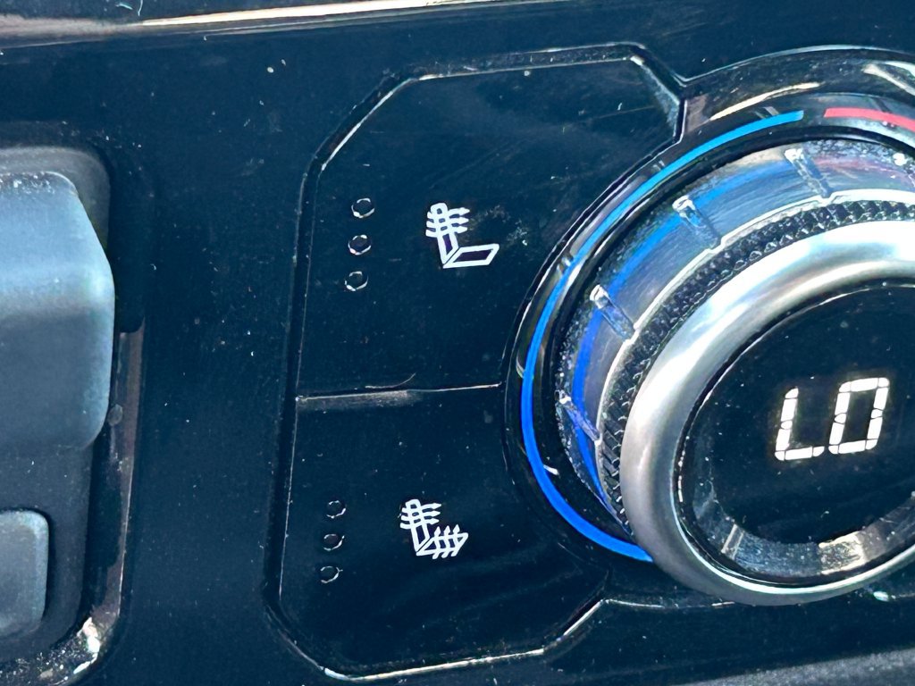 Used 2025 GMC Sierra 1500 SLT AWD/4WD image 16