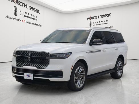 New 2026 Lincoln Navigator Premiere AWD/4WD image 7