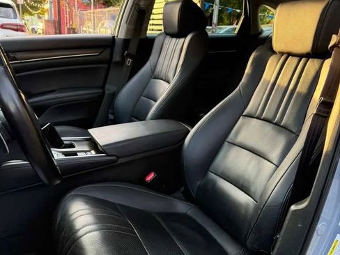Used 2022 Honda Accord Touring image 7