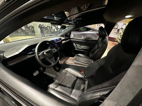 Used 2024 Tesla Model X image 17