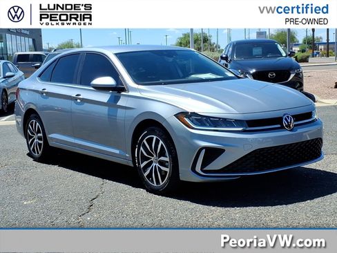 Certified 2025 Volkswagen Jetta SE FWD image 1