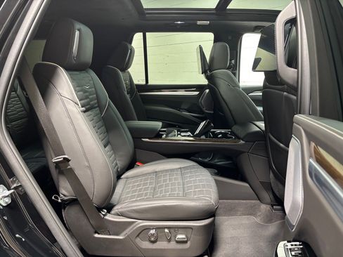 Used 2025 Cadillac Escalade Sport Platinum image 39