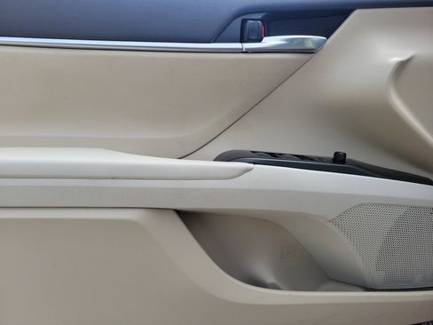 Used 2022 Toyota Camry LE FWD image 15