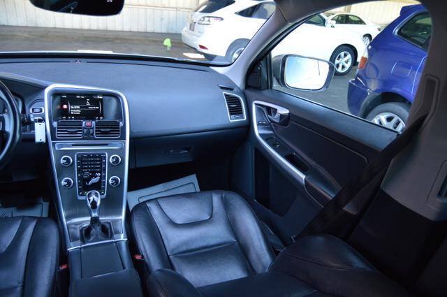 Used 2015 Volvo XC60 T5 Premier w/ Proximity Package FWD image 59