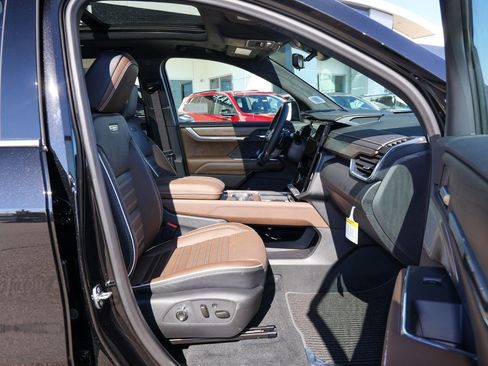 New 2026 GMC Acadia Denali Ultimate w/ LPO, Floor Liner Package image 35