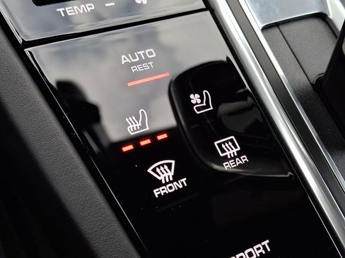 Used 2021 Porsche Cayenne S image 26