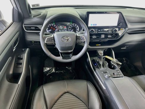 Used 2023 Toyota Highlander XSE AWD/4WD image 22
