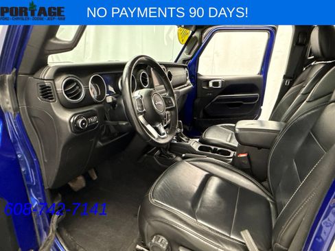 Used 2018 Jeep Wrangler Unlimited Sahara w/ Cold Weather Group AWD/4WD image 9