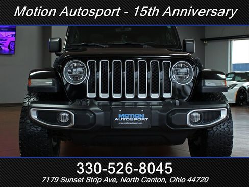 Used 2018 Jeep Wrangler Unlimited Sahara w/ Uconnect 4C Nav & Sound Group AWD/4WD image 3