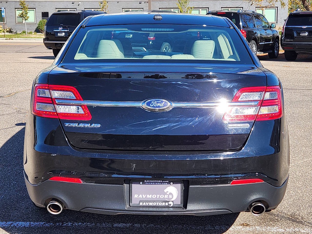 Used 2016 Ford Taurus SE FWD image 10
