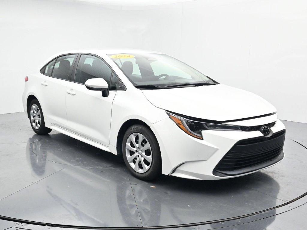 Used 2024 Toyota Corolla LE FWD image 2