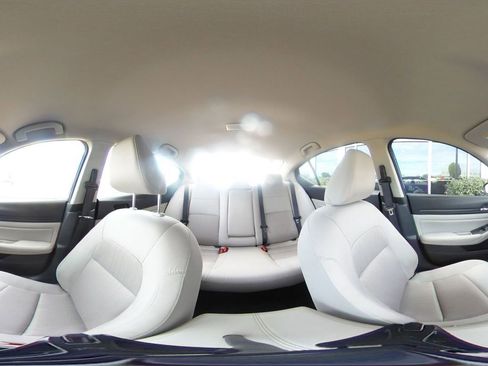 Used 2025 Nissan Altima 2.5 SV image 42