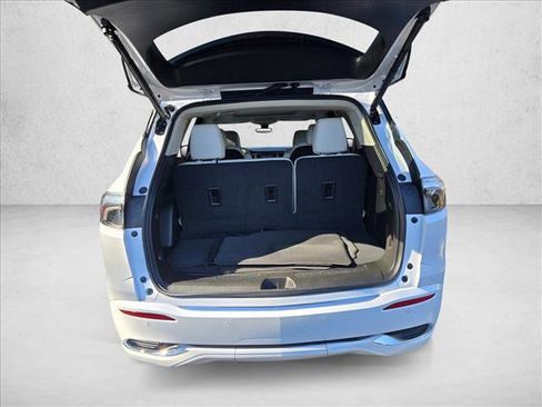 Used 2024 Buick Enclave Avenir w/ Avenir Technology Package image 7