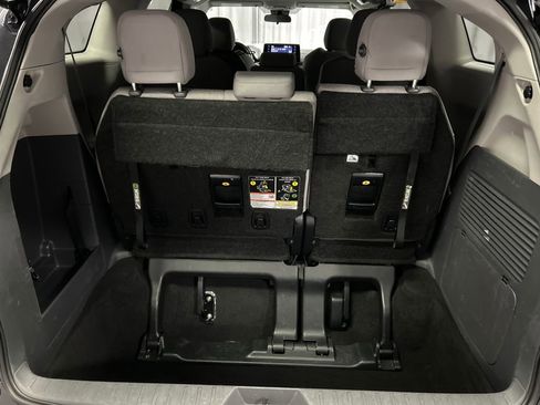 Used 2024 Toyota Sienna LE image 23
