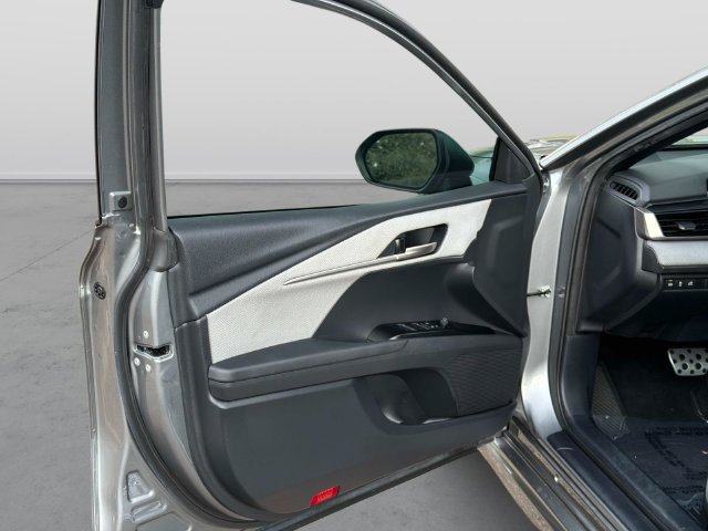 Used 2025 Toyota Camry SE w/ Convenience Package FWD image 16