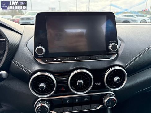 Used 2024 Nissan Sentra SV w/ Lighting Package image 22