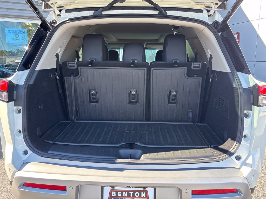 Used 2024 Nissan Pathfinder Platinum w/ Cargo Package AWD/4WD image 8