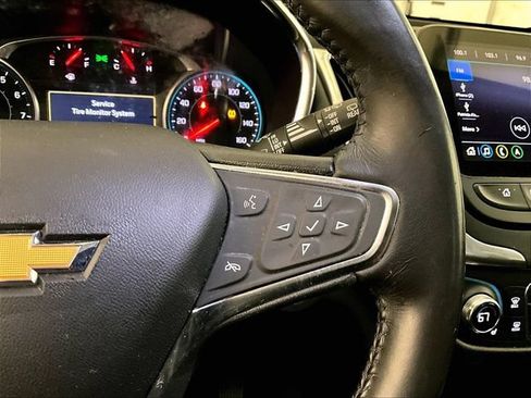 Used 2019 Chevrolet Equinox LT w/ Sun & Navigation Package AWD/4WD image 18